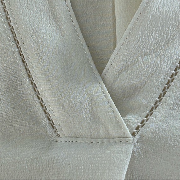 Vince Ivory Sleeveless V-Neck Luxurious 100% Silk Blouse Size S - Picture 4 of 12